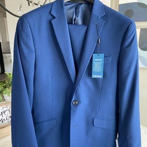 NWT Kenneth Cole Reaction suit.